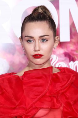 Miley Cyrus 2026 'da Hollywood Bulvarı' nda yıldız alacak. Miley Cyrus, Eugenio Derbez ve Richard Blade tarafından 2 Temmuz 2025 Çarşamba günü açıklanan 35 onur konuğu arasındaydı..