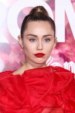 Miley Cyrus 2026 'da Hollywood Bulvarı' nda yıldız alacak. Miley Cyrus, Eugenio Derbez ve Richard Blade tarafından 2 Temmuz 2025 Çarşamba günü açıklanan 35 onur konuğu arasındaydı..