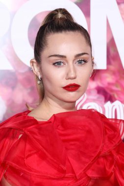 Miley Cyrus 2026 'da Hollywood Bulvarı' nda yıldız alacak. Miley Cyrus, Eugenio Derbez ve Richard Blade tarafından 2 Temmuz 2025 Çarşamba günü açıklanan 35 onur konuğu arasındaydı..