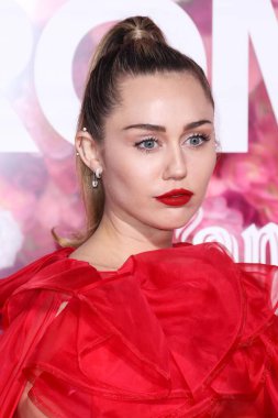Miley Cyrus 2026 'da Hollywood Bulvarı' nda yıldız alacak. Miley Cyrus, Eugenio Derbez ve Richard Blade tarafından 2 Temmuz 2025 Çarşamba günü açıklanan 35 onur konuğu arasındaydı..