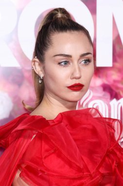 Miley Cyrus 2026 'da Hollywood Bulvarı' nda yıldız alacak. Miley Cyrus, Eugenio Derbez ve Richard Blade tarafından 2 Temmuz 2025 Çarşamba günü açıklanan 35 onur konuğu arasındaydı..