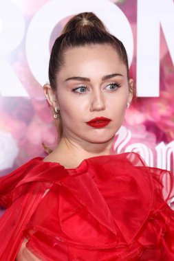 Miley Cyrus 2026 'da Hollywood Bulvarı' nda yıldız alacak. Miley Cyrus, Eugenio Derbez ve Richard Blade tarafından 2 Temmuz 2025 Çarşamba günü açıklanan 35 onur konuğu arasındaydı..