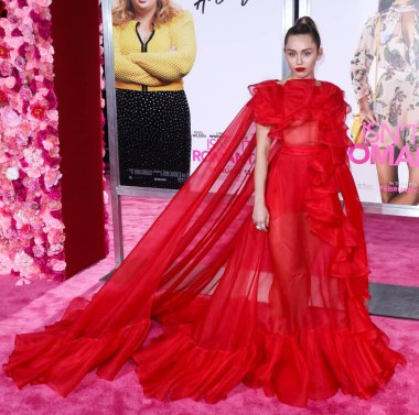 Miley Cyrus 2026 'da Hollywood Bulvarı' nda yıldız alacak. Miley Cyrus, Eugenio Derbez ve Richard Blade tarafından 2 Temmuz 2025 Çarşamba günü açıklanan 35 onur konuğu arasındaydı..