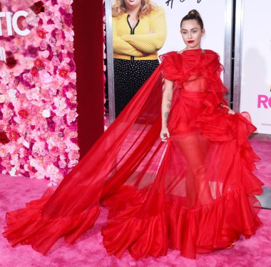 Miley Cyrus 2026 'da Hollywood Bulvarı' nda yıldız alacak. Miley Cyrus, Eugenio Derbez ve Richard Blade tarafından 2 Temmuz 2025 Çarşamba günü açıklanan 35 onur konuğu arasındaydı..