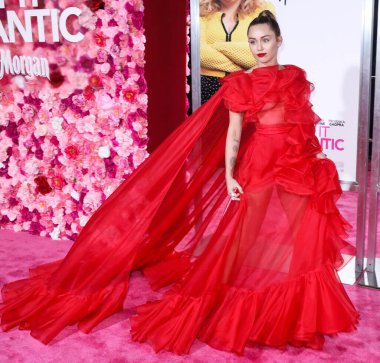 Miley Cyrus 2026 'da Hollywood Bulvarı' nda yıldız alacak. Miley Cyrus, Eugenio Derbez ve Richard Blade tarafından 2 Temmuz 2025 Çarşamba günü açıklanan 35 onur konuğu arasındaydı..