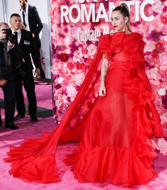 Miley Cyrus 2026 'da Hollywood Bulvarı' nda yıldız alacak. Miley Cyrus, Eugenio Derbez ve Richard Blade tarafından 2 Temmuz 2025 Çarşamba günü açıklanan 35 onur konuğu arasındaydı..