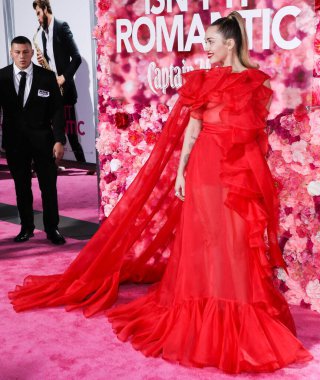 Miley Cyrus 2026 'da Hollywood Bulvarı' nda yıldız alacak. Miley Cyrus, Eugenio Derbez ve Richard Blade tarafından 2 Temmuz 2025 Çarşamba günü açıklanan 35 onur konuğu arasındaydı..