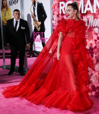 Miley Cyrus 2026 'da Hollywood Bulvarı' nda yıldız alacak. Miley Cyrus, Eugenio Derbez ve Richard Blade tarafından 2 Temmuz 2025 Çarşamba günü açıklanan 35 onur konuğu arasındaydı..