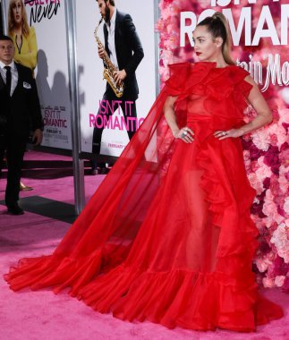 Miley Cyrus 2026 'da Hollywood Bulvarı' nda yıldız alacak. Miley Cyrus, Eugenio Derbez ve Richard Blade tarafından 2 Temmuz 2025 Çarşamba günü açıklanan 35 onur konuğu arasındaydı..