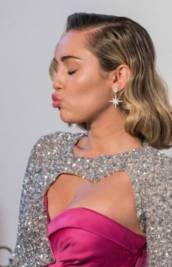 Miley Cyrus 2026 'da Hollywood Bulvarı' nda yıldız alacak. Miley Cyrus, Eugenio Derbez ve Richard Blade tarafından 2 Temmuz 2025 Çarşamba günü açıklanan 35 onur konuğu arasındaydı..