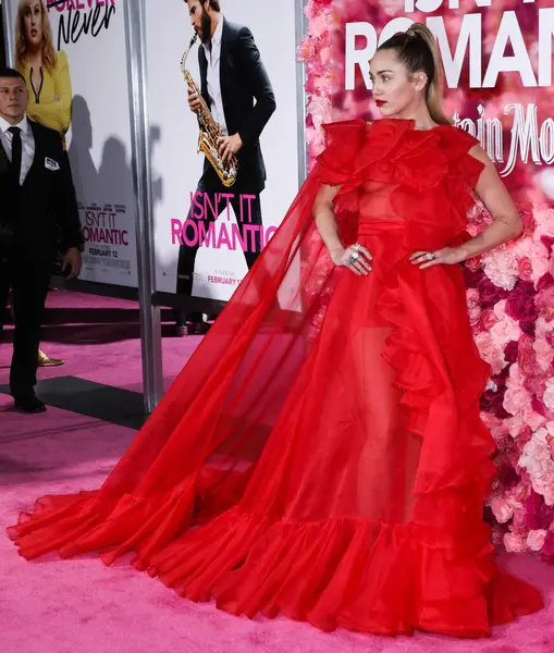 Miley Cyrus 2026 'da Hollywood Bulvarı' nda yıldız alacak. Miley Cyrus, Eugenio Derbez ve Richard Blade tarafından 2 Temmuz 2025 Çarşamba günü açıklanan 35 onur konuğu arasındaydı..