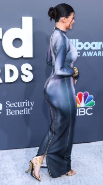 Balmain giyen Amerikalı model Kylie Jenner, 15 Mayıs 2022 'de MGM Grand Garden Arena' da düzenlenen 2022 Billboard Müzik Ödülleri 'ne ulaştı.