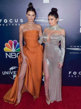 Kylie Jenner, Hollywood 'un güzellik efsanesi parçalanırken plastik cerrahi sırlarını ortaya döküyor. Son birkaç hafta içinde, 27 yaşındaki 