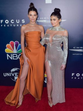 Kylie Jenner, Hollywood 'un güzellik efsanesi parçalanırken plastik cerrahi sırlarını ortaya döküyor. Son birkaç hafta içinde, 27 yaşındaki 