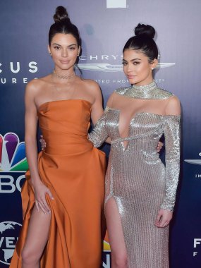 Kylie Jenner, Hollywood 'un güzellik efsanesi parçalanırken plastik cerrahi sırlarını ortaya döküyor. Son birkaç hafta içinde, 27 yaşındaki 
