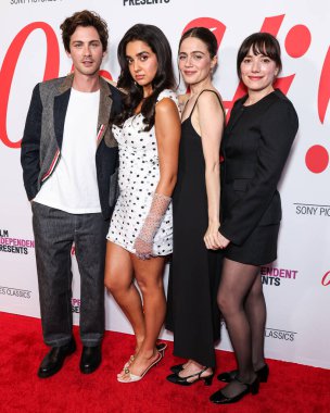 Amerikalı aktör Logan Lerman, Avustralyalı aktris, komedyen, yazar ve yapımcı Geraldine Viswanathan, Amerikalı aktris, senarist ve yönetmen Molly Gordon ve İngiliz yazar ve film yönetmeni Sophie Brooks Los Angeles 'a geldiler. 