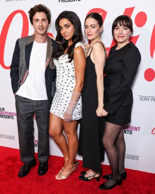 Amerikalı aktör Logan Lerman, Avustralyalı aktris, komedyen, yazar ve yapımcı Geraldine Viswanathan, Amerikalı aktris, senarist ve yönetmen Molly Gordon ve İngiliz yazar ve film yönetmeni Sophie Brooks Los Angeles 'a geldiler. 