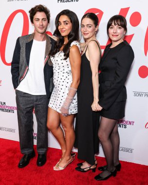 Amerikalı aktör Logan Lerman, Avustralyalı aktris, komedyen, yazar ve yapımcı Geraldine Viswanathan, Amerikalı aktris, senarist ve yönetmen Molly Gordon ve İngiliz yazar ve film yönetmeni Sophie Brooks Los Angeles 'a geldiler. 