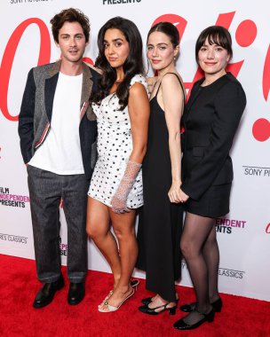 Amerikalı aktör Logan Lerman, Avustralyalı aktris, komedyen, yazar ve yapımcı Geraldine Viswanathan, Amerikalı aktris, senarist ve yönetmen Molly Gordon ve İngiliz yazar ve film yönetmeni Sophie Brooks Los Angeles 'a geldiler. 