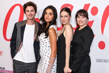 Amerikalı aktör Logan Lerman, Avustralyalı aktris, komedyen, yazar ve yapımcı Geraldine Viswanathan, Amerikalı aktris, senarist ve yönetmen Molly Gordon ve İngiliz yazar ve film yönetmeni Sophie Brooks Los Angeles 'a geldiler. 