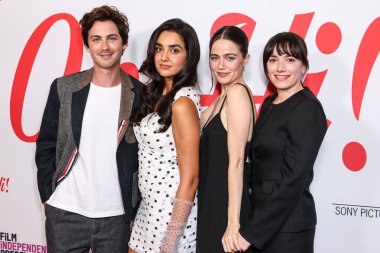 Amerikalı aktör Logan Lerman, Avustralyalı aktris, komedyen, yazar ve yapımcı Geraldine Viswanathan, Amerikalı aktris, senarist ve yönetmen Molly Gordon ve İngiliz yazar ve film yönetmeni Sophie Brooks Los Angeles 'a geldiler. 