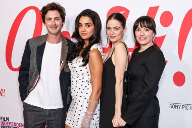 Amerikalı aktör Logan Lerman, Avustralyalı aktris, komedyen, yazar ve yapımcı Geraldine Viswanathan, Amerikalı aktris, senarist ve yönetmen Molly Gordon ve İngiliz yazar ve film yönetmeni Sophie Brooks Los Angeles 'a geldiler. 