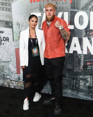 Netflix Bela Bajaria 'nın içerik şefi ve Amerikalı profesyonel boksör Jake Paul (El Gallo de Dorado) Netflix Live Event' e geldiler: Katie Taylor, Amanda Serrano 3 'e karşı 11 Temmuz 2025' te Madison Square Garden 'da yapıldı. 
