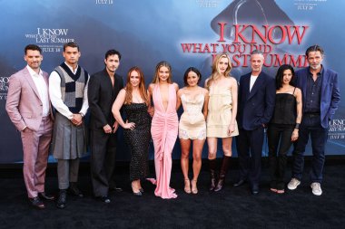 Oyuncular, 14 Temmuz 2025 'te Los Angeles, Kaliforniya, ABD' de, Los Angeles 'ta, ABD' de bulunan Kasa tarafından Broadway 'deki StILE Downtown Los Angeles' daki Birleşik Tiyatro 'da düzenlenen 