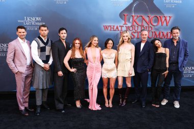 Oyuncular, 14 Temmuz 2025 'te Los Angeles, Kaliforniya, ABD' de, Los Angeles 'ta, ABD' de bulunan Kasa tarafından Broadway 'deki StILE Downtown Los Angeles' daki Birleşik Tiyatro 'da düzenlenen 