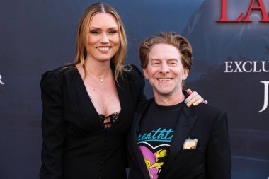 Clare Grant ve Seth Green, 14 Temmuz 2025 'te Los Angeles, Kaliforniya, ABD' de bulunan Kasa tarafından Broadway 'deki StILE Downtown Los Angeles' taki United Theater 'da düzenlenen 