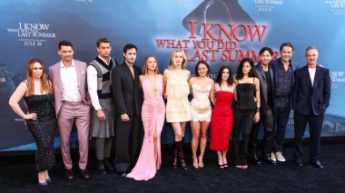 Oyuncular, 14 Temmuz 2025 'te Los Angeles, Kaliforniya, ABD' de, Los Angeles 'ta, ABD' de bulunan Kasa tarafından Broadway 'deki StILE Downtown Los Angeles' daki Birleşik Tiyatro 'da düzenlenen 