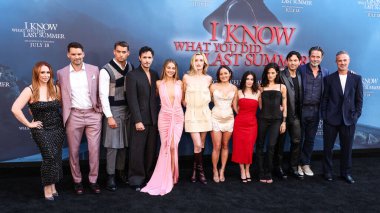 Oyuncular, 14 Temmuz 2025 'te Los Angeles, Kaliforniya, ABD' de, Los Angeles 'ta, ABD' de bulunan Kasa tarafından Broadway 'deki StILE Downtown Los Angeles' daki Birleşik Tiyatro 'da düzenlenen 