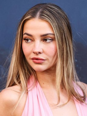 Amerikalı aktris ve model Madelyn Cline, 14 Temmuz 2025 'te Los Angeles, CA, ABD' de bulunan Kasa tarafından Broadway 'deki StILE Downtown Los Angeles' taki United Theater 'da düzenlenen 