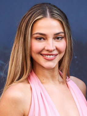 Amerikalı aktris ve model Madelyn Cline, 14 Temmuz 2025 'te Los Angeles, CA, ABD' de bulunan Kasa tarafından Broadway 'deki StILE Downtown Los Angeles' taki United Theater 'da düzenlenen 