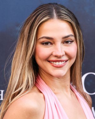 Amerikalı aktris ve model Madelyn Cline, 14 Temmuz 2025 'te Los Angeles, CA, ABD' de bulunan Kasa tarafından Broadway 'deki StILE Downtown Los Angeles' taki United Theater 'da düzenlenen 