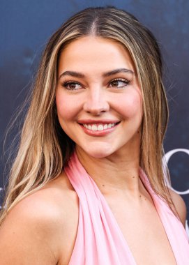 Amerikalı aktris ve model Madelyn Cline, 14 Temmuz 2025 'te Los Angeles, CA, ABD' de bulunan Kasa tarafından Broadway 'deki StILE Downtown Los Angeles' taki United Theater 'da düzenlenen 