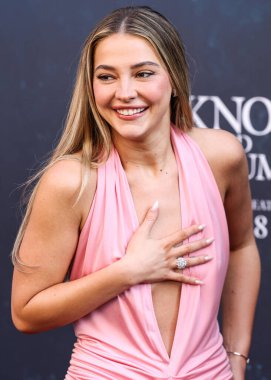 Amerikalı aktris ve model Madelyn Cline, 14 Temmuz 2025 'te Los Angeles, CA, ABD' de bulunan Kasa tarafından Broadway 'deki StILE Downtown Los Angeles' taki United Theater 'da düzenlenen 