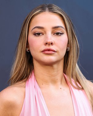 Amerikalı aktris ve model Madelyn Cline, 14 Temmuz 2025 'te Los Angeles, CA, ABD' de bulunan Kasa tarafından Broadway 'deki StILE Downtown Los Angeles' taki United Theater 'da düzenlenen 