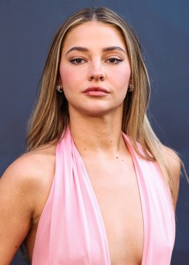 Amerikalı aktris ve model Madelyn Cline, 14 Temmuz 2025 'te Los Angeles, CA, ABD' de bulunan Kasa tarafından Broadway 'deki StILE Downtown Los Angeles' taki United Theater 'da düzenlenen 