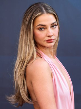 Amerikalı aktris ve model Madelyn Cline, 14 Temmuz 2025 'te Los Angeles, CA, ABD' de bulunan Kasa tarafından Broadway 'deki StILE Downtown Los Angeles' taki United Theater 'da düzenlenen 