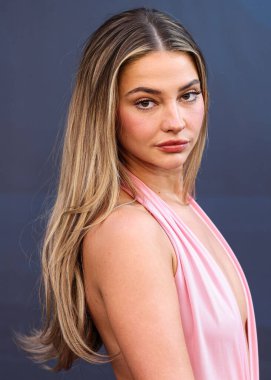 Amerikalı aktris ve model Madelyn Cline, 14 Temmuz 2025 'te Los Angeles, CA, ABD' de bulunan Kasa tarafından Broadway 'deki StILE Downtown Los Angeles' taki United Theater 'da düzenlenen 