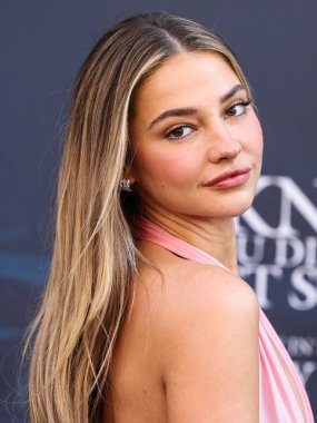 Amerikalı aktris ve model Madelyn Cline, 14 Temmuz 2025 'te Los Angeles, CA, ABD' de bulunan Kasa tarafından Broadway 'deki StILE Downtown Los Angeles' taki United Theater 'da düzenlenen 