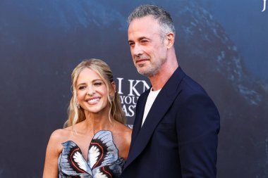 Sarah Michelle Gellar ve kocası Freddie Prinze Jr., 14 Temmuz 2025 'te Kasa tarafından Broadway' deki StILE Downtown Los Angeles 'taki United Theater' da düzenlenen Columbia Pictures 'ın Geçen Yaz Ne Yaptığını Biliyorum' filminin galasına geldiler..