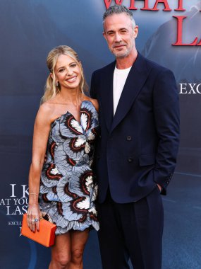 Sarah Michelle Gellar ve kocası Freddie Prinze Jr., 14 Temmuz 2025 'te Kasa tarafından Broadway' deki StILE Downtown Los Angeles 'taki United Theater' da düzenlenen Columbia Pictures 'ın Geçen Yaz Ne Yaptığını Biliyorum' filminin galasına geldiler..