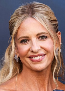 Amerikalı aktris Sarah Michelle Gellar, 14 Temmuz 2025 'te Los Angeles, Kaliforniya, ABD' de bulunan Kasa tarafından Broadway 'deki StILE Downtown Los Angeles' taki United Theater 'da düzenlenen 