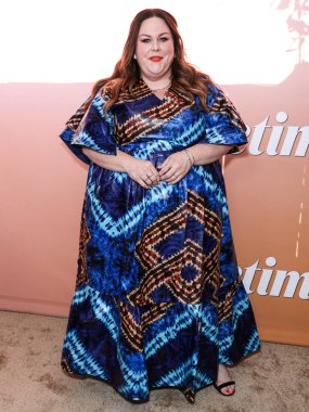 Amerikalı aktris ve şarkıcı Chrissy Metz, 16 Temmuz 2025 'te Santa Monica, Los Angeles' taki Calabra Rooftop 'ta düzenlenen The Stars From The Networks Summer Movie Cireup' ın yer aldığı Lifetime Summer Soiree Event 2025 'e geldi.    
