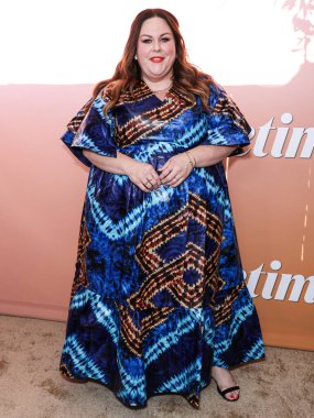 Amerikalı aktris ve şarkıcı Chrissy Metz, 16 Temmuz 2025 'te Santa Monica, Los Angeles' taki Calabra Rooftop 'ta düzenlenen The Stars From The Networks Summer Movie Cireup' ın yer aldığı Lifetime Summer Soiree Event 2025 'e geldi.    