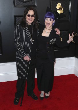 LOS ANGELES, CALIFORNIA, ABD - 26 HAZİRAN: Ozzy Osbourne ve Kelly Osbourne, 26 Ocak 2020 'de ABD' nin Los Angeles, Kaliforniya, ABD 'deki Staples Center' da düzenlenen 62.. 