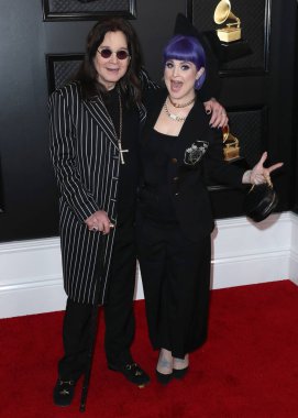 LOS ANGELES, CALIFORNIA, ABD - 26 HAZİRAN: Ozzy Osbourne ve Kelly Osbourne, 26 Ocak 2020 'de ABD' nin Los Angeles, Kaliforniya, ABD 'deki Staples Center' da düzenlenen 62.. 