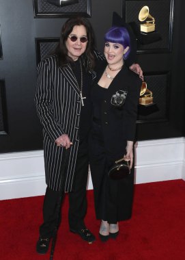 LOS ANGELES, CALIFORNIA, ABD - 26 HAZİRAN: Ozzy Osbourne ve Kelly Osbourne, 26 Ocak 2020 'de ABD' nin Los Angeles, Kaliforniya, ABD 'deki Staples Center' da düzenlenen 62.. 